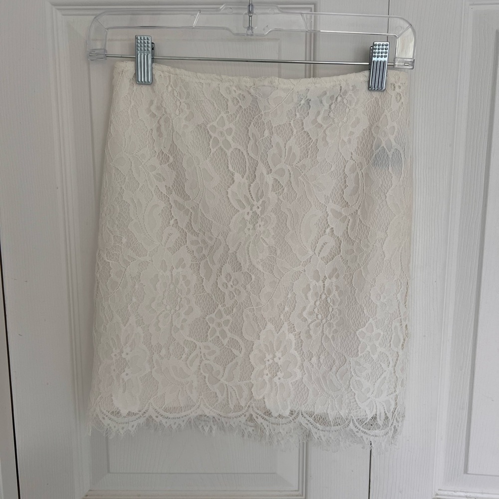 White lace skirt size S.